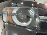 LEDヘッドライトは、点灯の瞬間から最大光量を発揮し、突然暗くなるトンネルなどでの安定感を高めます。