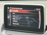 多彩な音源に対応し、快適なドライブを演出します。ラジオはもちろん、Bluetooth接続でスマホの音楽も楽しめます。お好みの音楽で、心躍るドライブを体験してください。