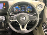 【ステアリングスイッチ】運転中、前方から目線をそらすことなく、オーディオ等の操作が可能な便利機能!安心&快適なドライブを演出してくれます♪