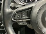 ステアリングにオーディオ操作スイッチが付いています。オーディオ画面に直接タッチしなくても操作が出来ますので、運転に集中できます。