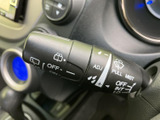 雨天時でもクリアな視界を確保。ワイパーレバーで、運転に必要な視界を良好に保ちます。悪天候時でも安心ドライブ。