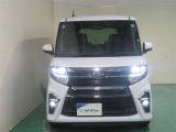 明度の高いLEDヘッドライトで、夜間の運転も安心です。