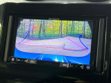 【バックカメラ】駐車時に後方がリアルタイム映像で確認できます。大型商業施設や立体駐車場での駐車時や、夜間のバック時に大活躍!運転スキルに関わらず、今や必須となった装備のひとつです!