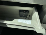 グローブボックス内部には、ETC車載器付きです。セットアップしてお引き渡しになりますので、すぐにお出かけできます!!