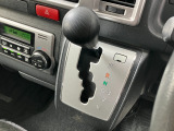 当店は仕上げ業者と提携して、車両の仕上げを行っております。磨き、ルームクリーニング、ヘッドライト磨き、を一貫して行っております。