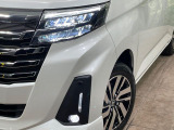【LEDヘッドライト】悪天候や夜間走行時も良好な視界を確保し安心して運転できる高輝度LEDヘッドライトを装備!点灯速度が早く、消費電力も抑えられています。