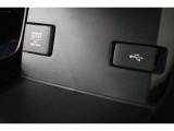 USBオーディオ用ソケットがついていますので携帯電話などを接続すれば音楽等の再生が可能です!