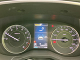 視認性の高いメーターにより、運転に必要な情報をスムーズに確認できます。洗練されたデザインも魅力で、運転に集中できる空間を実現しています。