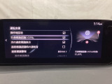 フォワードセンシングカメラで認識した交通標識をアクティブドライビングディスプレイに表示し、交通標識の見落とし防止を図り、安全運転を支援します。