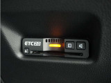 ◆ETC2.0装着◆進化したドライブ体験。料金収受システムだけだったETCが生まれ変わって、高速道路を賢く使うETC2.0に進化しました。多彩な情報サービスが便利で快適なドライブ体験を提供します。