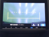 バックカメラの画像です。ガイドラインがスムースな車庫入れをサポートいたします。車庫入れの安心感がアップしますね。