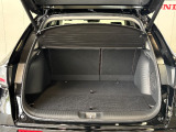 5名乗車時でもたくさんの荷物を積める広い荷室で、買い物でもレジャーでも心置きなく楽しめます!純正アクセサリーのラゲッジトレイ付き