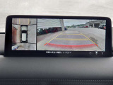 周囲の見通しを高めた設計、狭い場所での取り回しや駐車をサポートする全周囲カメラ(360&deg;ビューモニター)を装備。上空から見下ろす視点の画面を見ながらの操作で、感覚が掴みやすく駐車が楽になります。