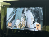 停車中には、地上デジタル放送を楽しめるTV機能。長距離移動の休憩時間に、番組をチェックできます。楽しい時間をお過ごしください。(※安全のため、走行中の視聴はご遠慮ください)。