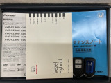 スマートキーは鍵をバッグに入れたままでもドアロックの開閉やエンジンのON・OFFができます。夜間や雨の日も鍵を探さなくて良いので便利です。