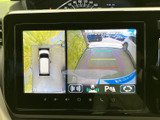 バック時の安全性を高めるモニター。狭い場所でも安心して駐車できます。ガイドライン表示で、距離感が掴みやすいのも魅力です。