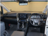 オシャレなインテリアで運転する気分も盛り上がりますよね^^