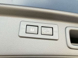 【パワーバックドア】スマートキーや運転席のボタンを押すだけでリアゲートが自動で開閉します!荷物を持っている時や、高い位置にあるバックドアを閉める際に便利な機能です♪