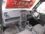 毎日の仕事道具がスッキリ!多彩な収納スペースが魅力のインパネ!
