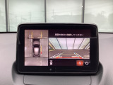 狭い場所での駐車やすれ違いなどでより的確な運転操作に役立つ360&deg;ビューモニターが装備されています。