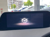 【マツダコネクトナビ】車内の雰囲気にマッチした一体型タイプのナビ。各種車輌設定やBluetooth再生等、様々な機能が楽しめます。直感的なダイヤル操作が可能で、使い勝手も良好です。