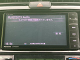 高精細なディスプレイが、ドライブ中のエンターテイメントをさらに楽しめます。Bluetooth接続で、お好きな音楽をワイヤレスで再生可能です。