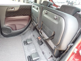 ◆チップアップ&ダイブダウン機構付【ULTR SEAT】は後席座面を左右分割で跳ね上げることができます。トランクで積載できない背の高い荷物をラクラク収納できます。ホンダ車ならではの人気装備です。
