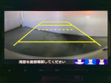 バックでの車庫入れも安心です! リアカメラが付いているバックモニター付のナビを装備しております。操作線もついており距離感も画面から確認できます。