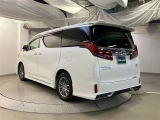 「中古車ハイブリッド保証」ハイブリッド機構を無償で保証します。保証期間は、初度登録年月から10年、またはロングラン保証が終了後3年間。ただし累計走行距離が20万km以内です。