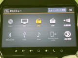 ラジオ、CD、USBなど、多彩なソースに対応。お気に入りの音楽を最高の音質でお楽しみいただけます。長距離ドライブも快適に過ごせます。
