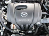 軽快な走りと優れた燃費性能を両立した高効率ガソリンエンジン「SKYACTIV-G」。アクセルに素直に反応するマツダならではの「人馬一体」の走りが楽しめます。隅々まで清掃済みの美しい状態です。