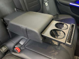 納車前整備は、メルセデスベンツ国際認定メカニックによる最新の検査ライン等の施設が充実した当社工場で入念に行います。メルセデス・ベンツの定める厳しい基準をクリアしたお車のみをご案内させて頂きます。