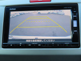 リアワイドカメラシステム!従来の視野に加えて、後方側方を約180&deg;まで見えるワイドビューと、後方を真上から見たような視野で駐車時などに便利なトップダウンビューの3つの視野があります!