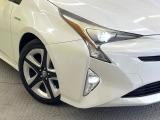 【LEDヘッドライト】悪天候や夜間走行時も良好な視界を確保し安心して運転できる高輝度LEDヘッドライトを装備!点灯速度が早く、消費電力も抑えられています。