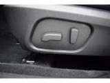 助手席パワーシート 電動シート採用で細かい微調整ができ,最適なポジションに合わせることで疲労軽減につながります