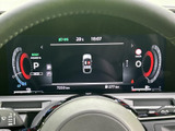視認性の高いメーター類で、運転に必要な情報を的確に把握できます。ドライバーの心を掴む、洗練されたデザインです。