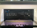 ディスプレイオープンで音楽CD、DVDビデオなども挿入できます。