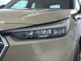 LEDヘッドライトは、点灯の瞬間から最大光量を発揮し、突然暗くなるトンネルなどでの安定感を高めます。