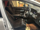 【ゆったりと運転してください】足元空間も広く、スムーズに乗り降りもいただけます♪