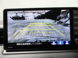 バックカメラの画像です。ガイドラインがスムースな車庫入れをサポートいたします。車庫入れの安心感がアップしますね。