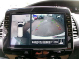 アラウンドビューモニター。クルマを上空から見下ろしているかのような映像で、駐車の際、周囲の安全を確認できます!