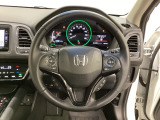 ハンドルにHondaセンシング系のクルーズコントロールやレーンキープアシストなどのスイッチと、オーディオの操作スイッチが装備されています。ハンドルから手を離さず安全に操作できます。