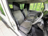 運転席シート廻りは使用感も少なく、良好な状態となっています。前オーナー様が丁寧に使っていたことがよくわかりますね。