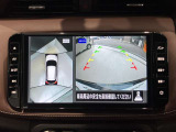 クルマを空から見たような映像が映る、アラウンドビューモニターで、車両周辺の安全確認も一目できます!小さなお子様や障害物も確認できるので、運転のしやすさだけでなく事故防止にも役立ち安心して駐車できます♪