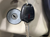 【キーレス】少し離れた場所からでもボタン一つでドアの開錠・施錠ができるのでとっても便利!ドアの鍵穴周りに傷をつけることもありません♪