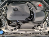 大きいトルクによって、アクセルをそれほど踏み込まなくても、グングン進みます。アクセルをそれほど回さなくてもスーっと気持ち良く走行してくれますので、余裕がうまれ、長距離ドライブでも疲れにくいです。