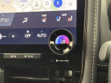 デュアルエアコンとは、運転席と助手席で、個別に温度設定ができる機能です。気温の感じ方は、人それぞれ違うもの。乗る人に優しい機能ですね。