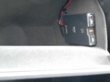 見栄えよくすっきりと収まるETC車載器です。高速道路の料金所をスムーズに通過でき、快適なドライブをサポートします。納車されたその日からすぐに遠出やロングドライブを楽しめます。