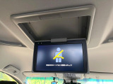 【フリップダウンモニター】大画面モニターで後席でもエンタメをお楽しみいただけます。小さなお子様にも大人気の装備です♪