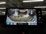 バックカメラの画像です。ガイドラインがスムースな車庫入れをサポートいたします。車庫入れの安心感がアップしますね。